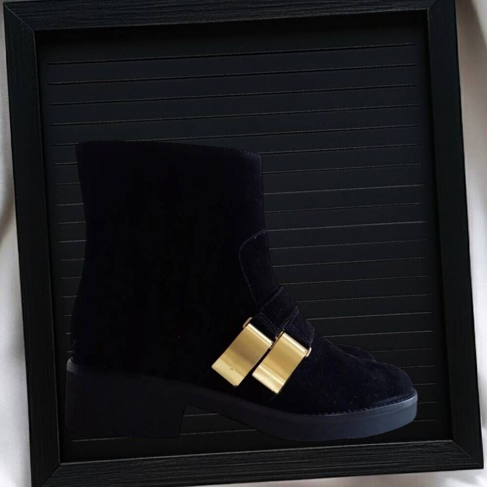 WHAT FOR Black Boots with Gold Buckle Size 5
